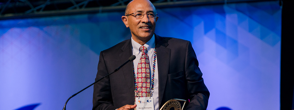 dr. wondu alemayehu with award